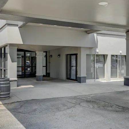 Riverside Hotel & Conference Center-2