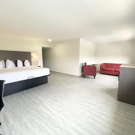 Ramada By Wyndham Tuscaloosa-2