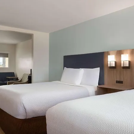 La Quinta By Wyndham Oceanfront Daytona Beach-3