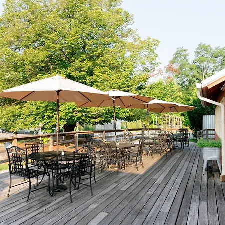 Brown County Inn-3