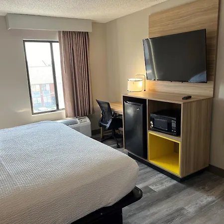 Days Inn By Wyndham Tulsa Central-3