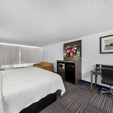 Admiralty Inn & Suites - A Red Collection Hotel-2