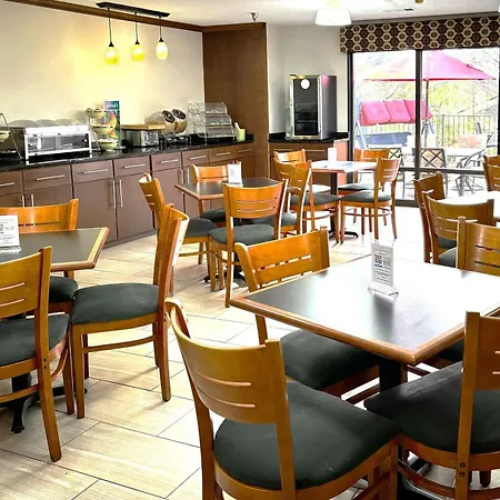 Quality Inn & Suites Dawsonville-2