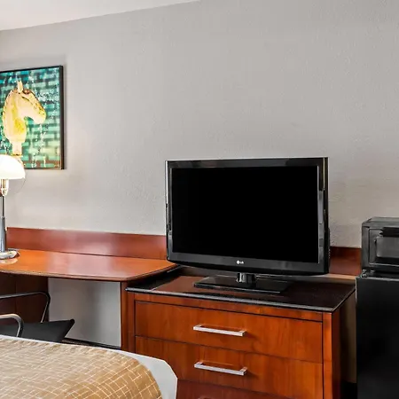 Travelodge By Wyndham Bloomington-2