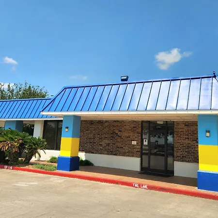 Days Inn By Wyndham Seguin Tx-3