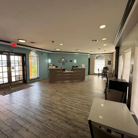 Days Inn By Wyndham Georgetown-3