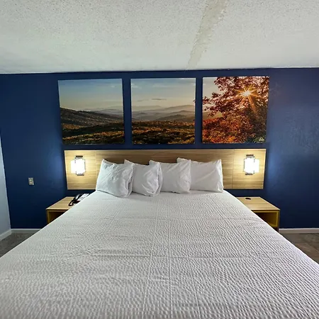 Days Inn By Wyndham Charlotte University-3
