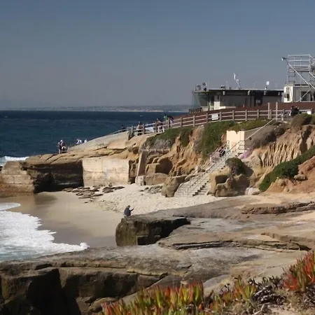 La Jolla Cove Suites-2