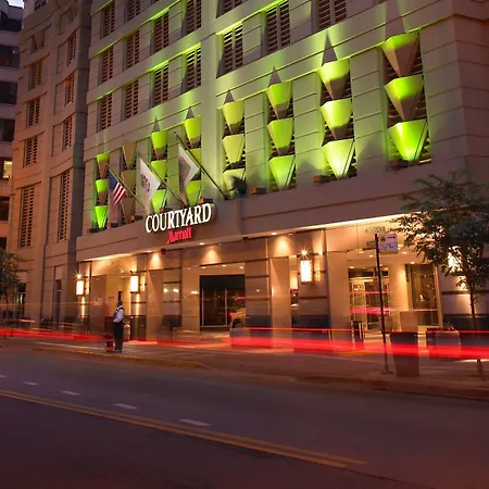 Courtyard By Marriott Chicago Downtown/River North-3