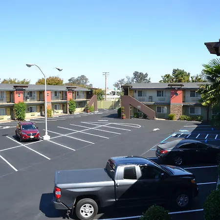 Days Inn & Suites By Wyndham Lodi-3