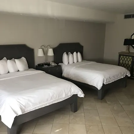 Hollywood Hotel-3
