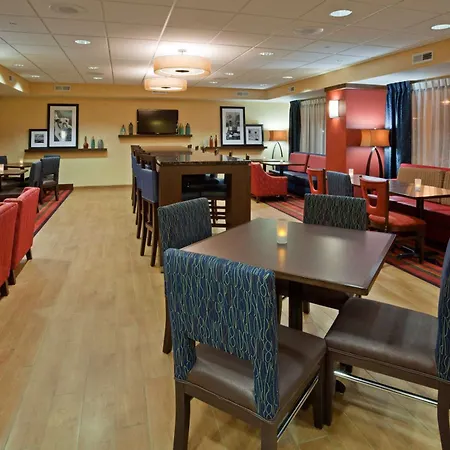 Hampton Inn Milwaukee Airport-3