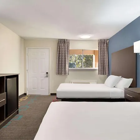 Days Inn By Wyndham Lawton-2