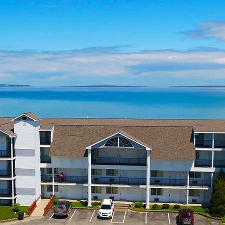 Quality Inn & Suites Mackinaw City Beachfront-2