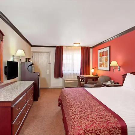 Ramada By Wyndham Pasadena-3