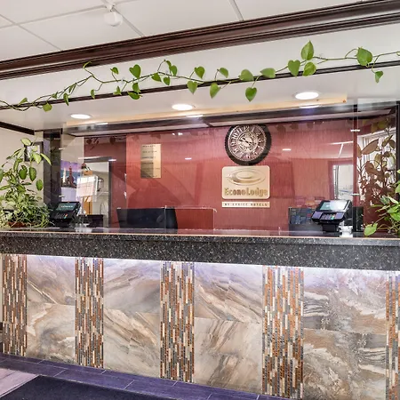 Econo Lodge Milwaukee Airport-3