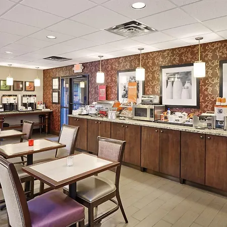 Hampton Inn East Peoria-2