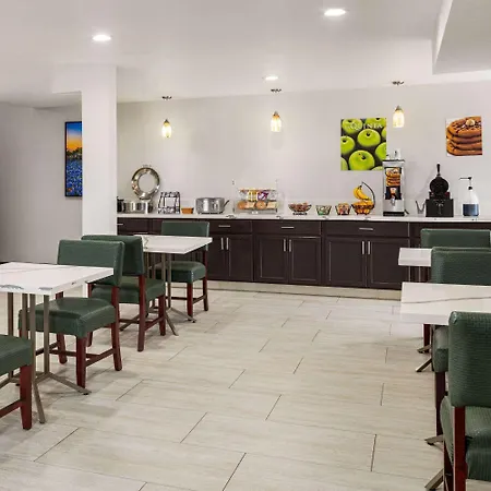 La Quinta Inn By Wyndham Victoria-2