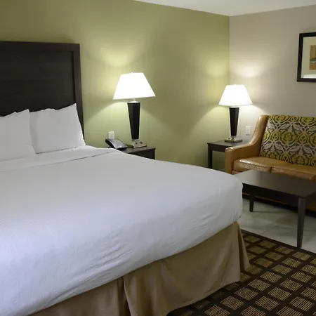 Baymont By Wyndham Clarksville-2