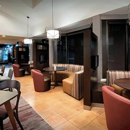 Courtyard By Marriott Savannah Midtown-2