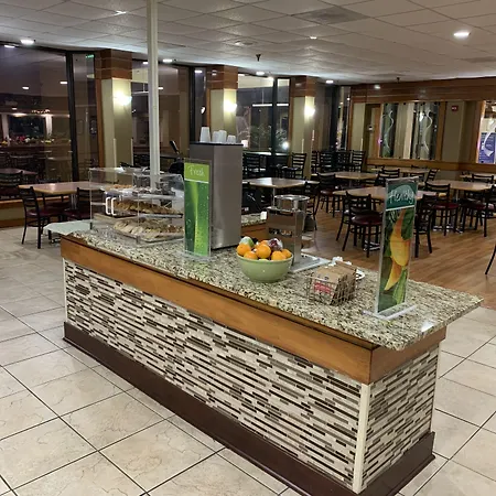 Quality Inn & Suites Pensacola Bayview-3