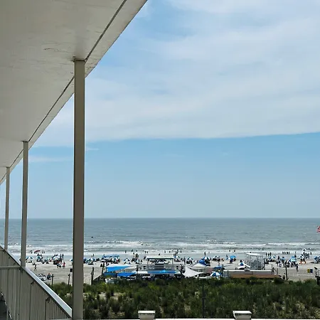Days Inn By Wyndham Atlantic City Oceanfront-Boardwalk-3