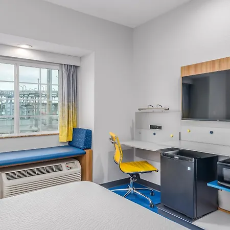 Microtel Inn & Suites By Wyndham Montgomery-3
