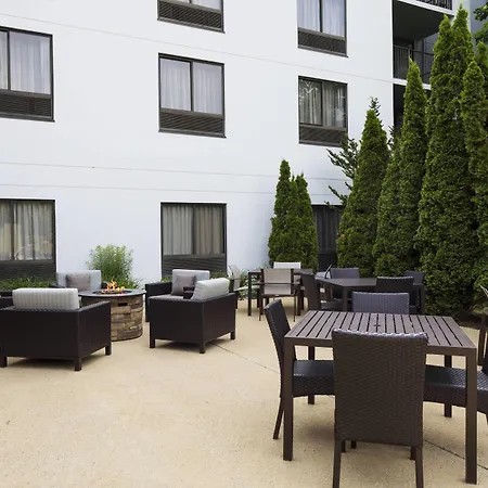 Courtyard By Marriott Portsmouth-3