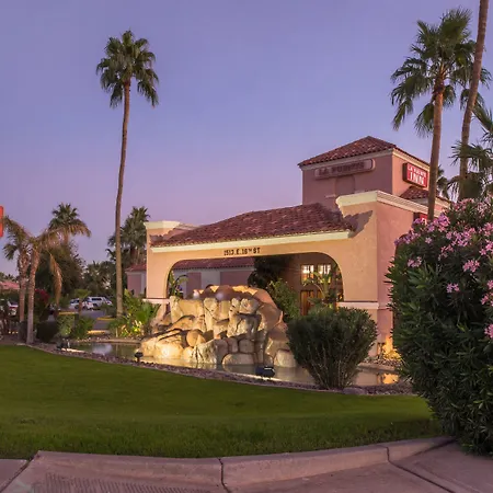 La Fuente Inn & Suites-2