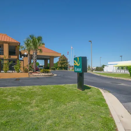 Quality Inn & Suites Near Robins Air Force Base-3