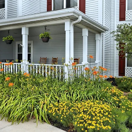 Lancaster Inn & Suites-2