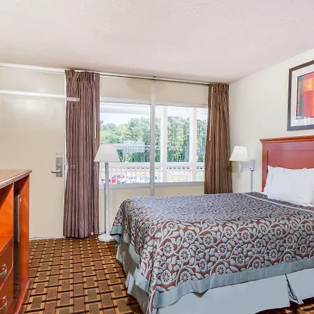 Days Inn By Wyndham Charlottesville/University Area-3