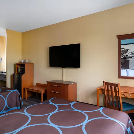 Super 8 By Wyndham Salisbury-3