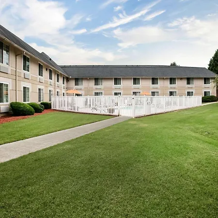 Baymont Inn & Suites Braselton-3