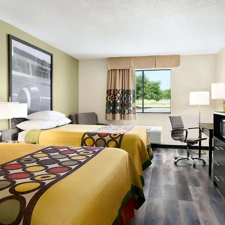 Super 8 By Wyndham Clinton-2