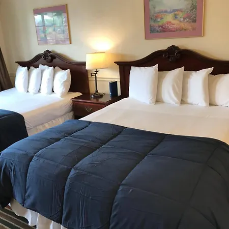 Monterey Pines Inn-3