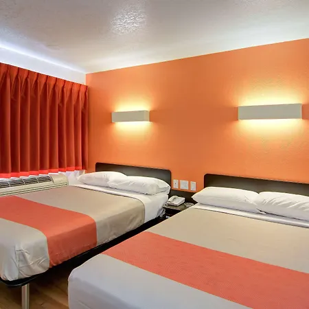 Motel 6 Old Town Scottsdale Fashion Square-3
