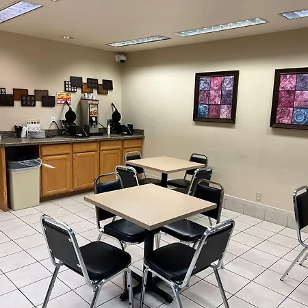 Lavissh Inn And Suites-2