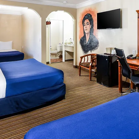Hollywood Inn Express North-3