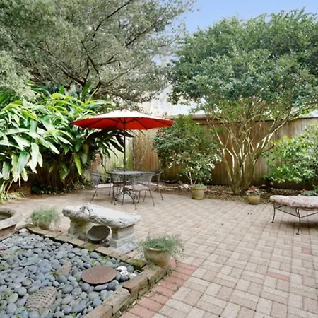 Garden District Bed And Breakfast-3