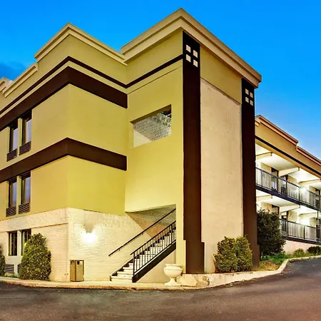 Super 8 By Wyndham Raleigh Downtown-3