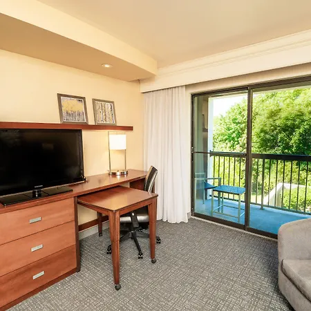 Courtyard By Marriott Kingston-2