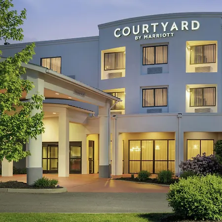 Courtyard By Marriott Kingston-3