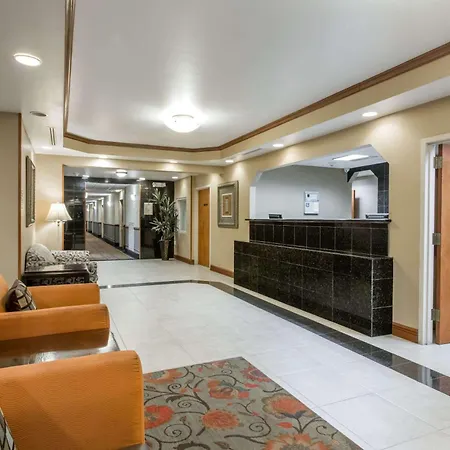 Days Inn & Suites By Wyndham Fort Pierce I-95-3
