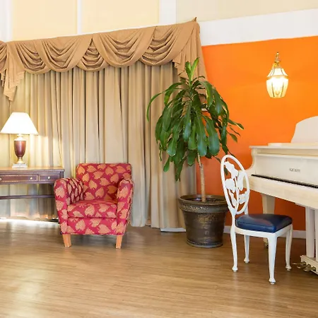 Howard Johnson By Wyndham Williamsburg-3