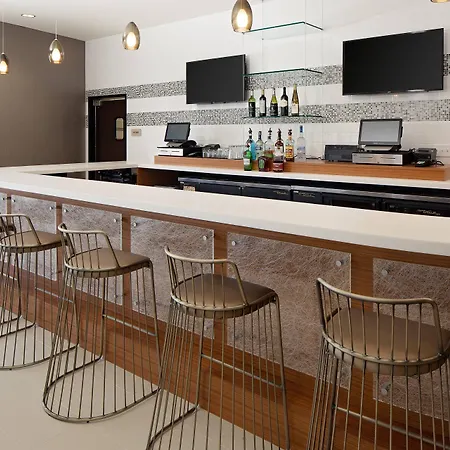 Springhill Suites By Marriott Green Bay-2