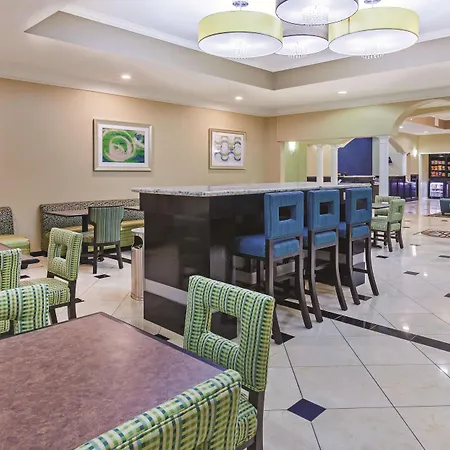 La Quinta By Wyndham Pearland-3