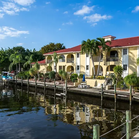 Oyo Waterfront Hotel- Cape Coral Fort Myers, Fl-3