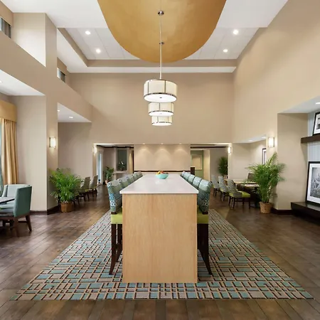 Hampton Inn & Suites Brunswick-2