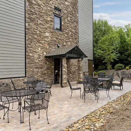 Brookstone Lodge Near Biltmore Village, An Ascend Collection Hotel-3